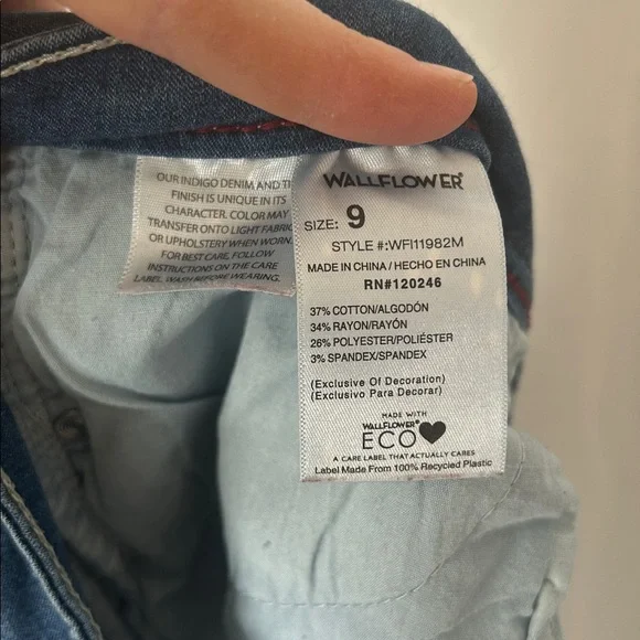 Wallflower Capri Jeans - Picture 3 of 4